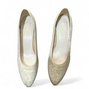 Vintage 80s Fashion 10 Endicott Johnson Ivory Lace Kitten Heel Pumps